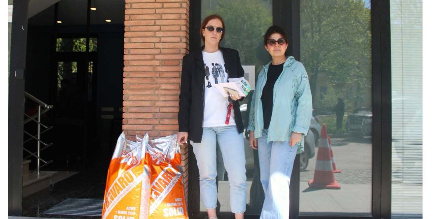 სააგენტომ მიმკედლებლებს ძაღლის საკვები უსასყიდლოდ გადასცა